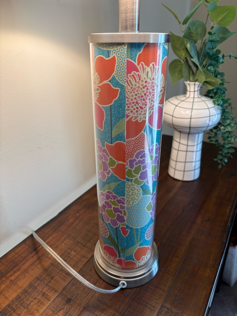 Modern Lamp With Groovy 70’s Aesthetics - Picture 8 of 11